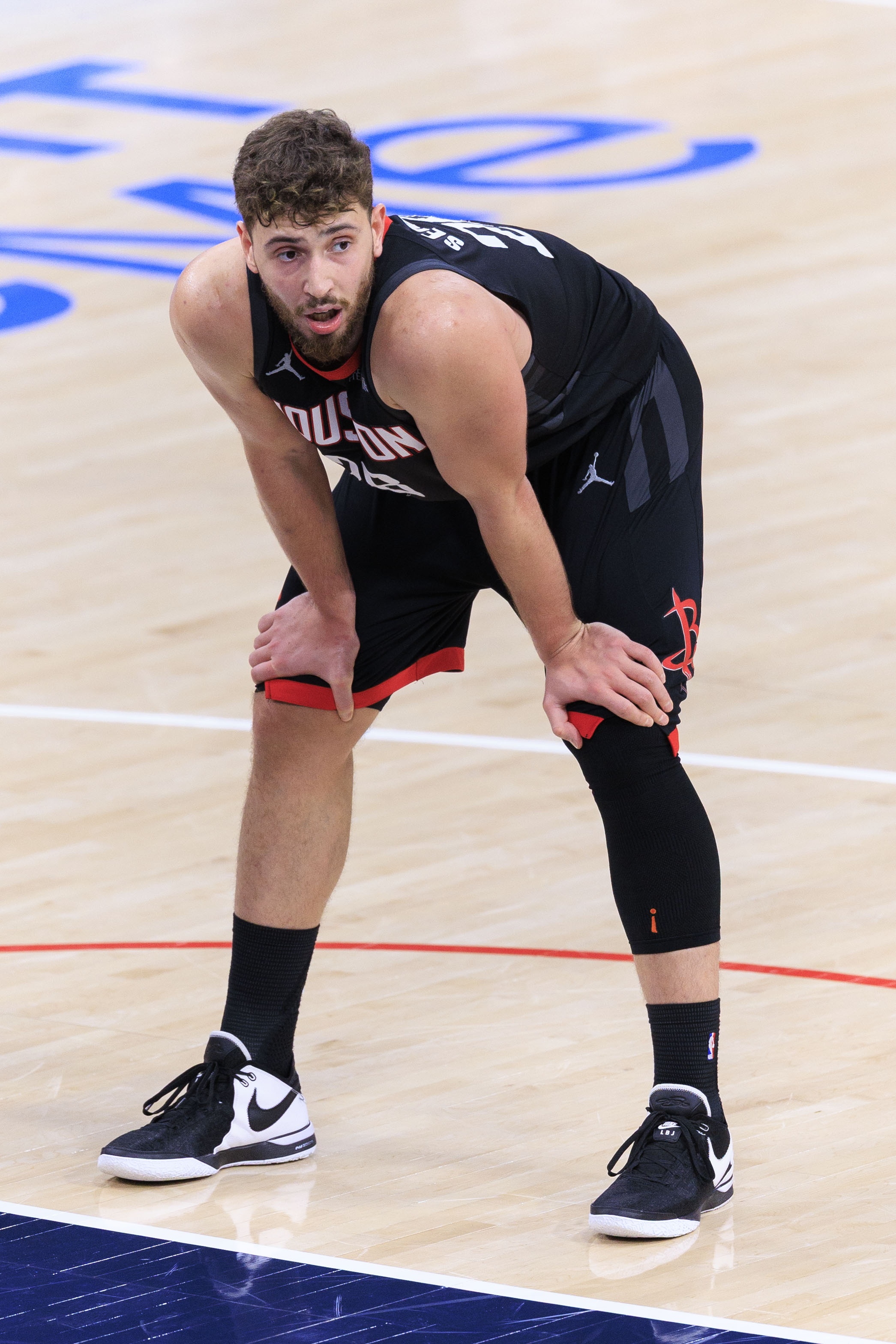 开云电子-媒体人:申京最近最大的问题是打得唯唯诺诺的 干啥都不坚决